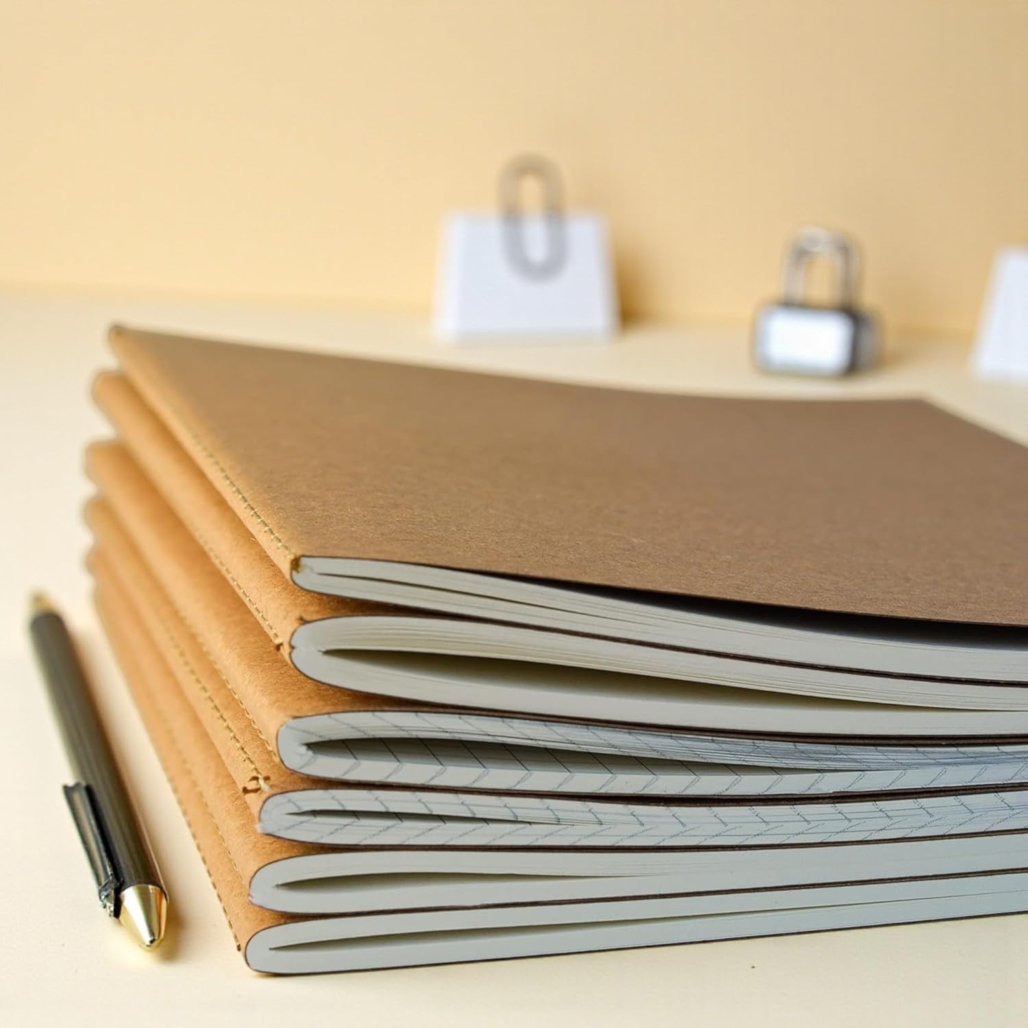 4 Adet Çizgili Terzi Dikişli Not Defteri, A5 Boyut, 40 Yaprak Planlama Ofis İçin İdeal, Planlayıcı (Kapak Tasarımı)