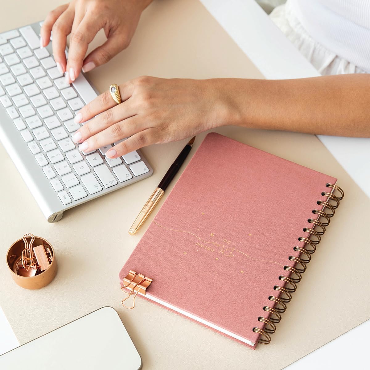 A5 Spiralli Sert Kapak Çizgili Tarihsiz Not Defteri Pembe